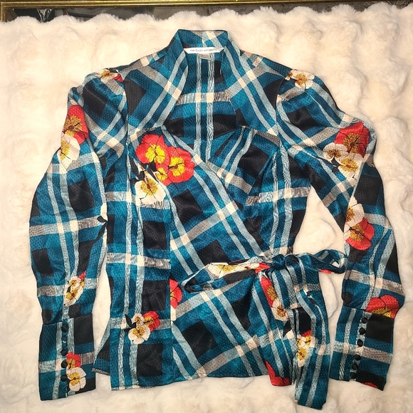 Diane Von Furstenberg silk Wrap Blouse with Notched Collar - Picture 3 of 15